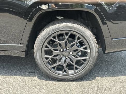 New 2026 Jeep Grand Cherokee L Summit w/ Obsidian Package AWD/4WD image 18
