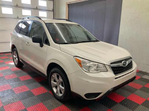 Used 2016 Subaru Forester 2.5i w/ Alloy Wheel Package AWD/4WD image 2
