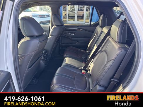 Used 2025 Honda Pilot Black Edition image 30