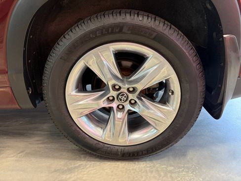 Used 2018 Toyota Highlander Limited AWD/4WD image 30