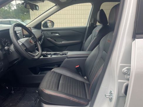 Used 2025 Nissan Rogue SV AWD/4WD image 12