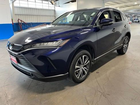 Used 2022 Toyota Venza LE AWD/4WD image 7