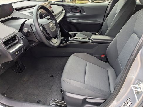 Used 2025 Toyota Prius LE image 11