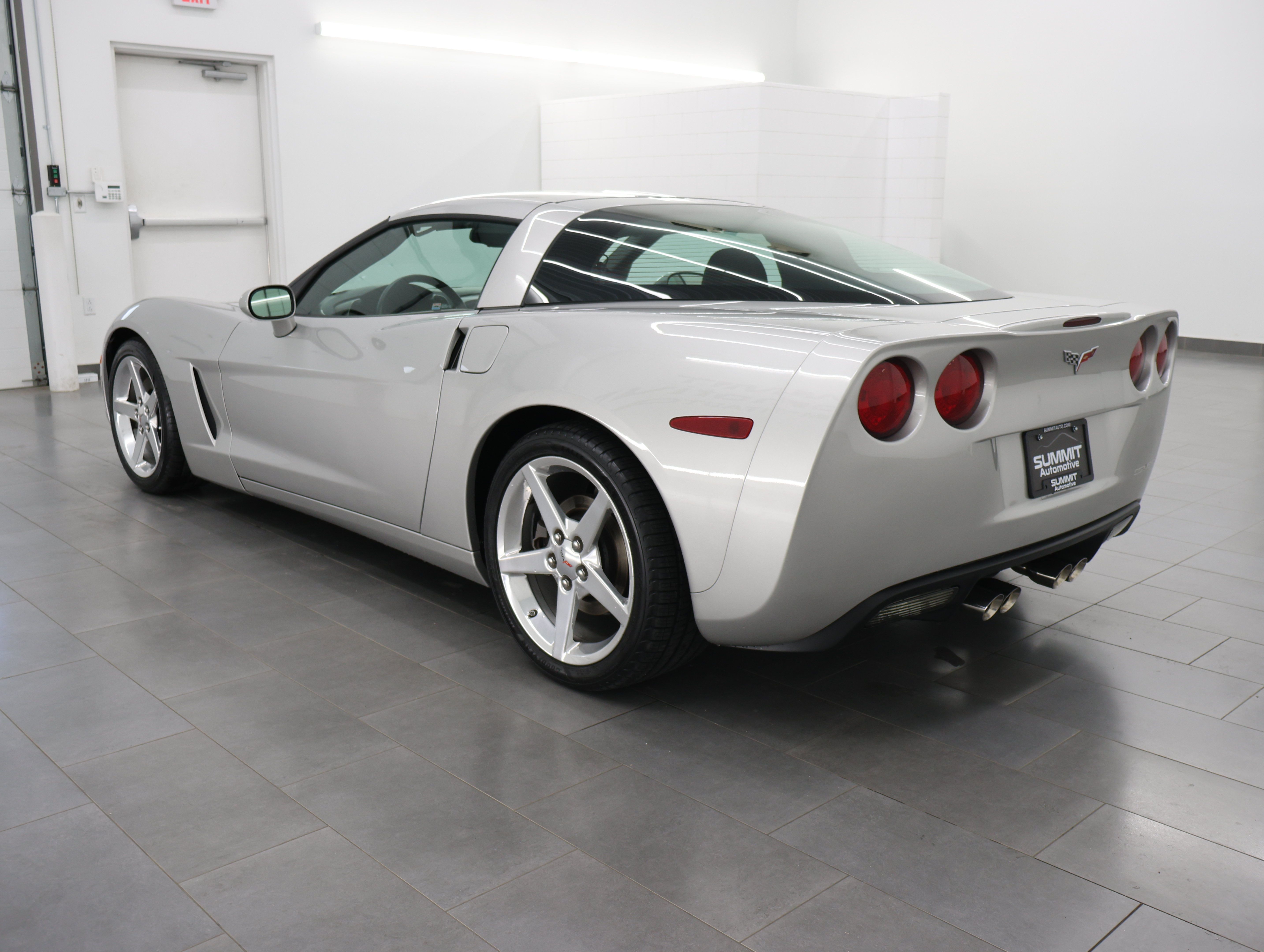 Used 2005 Chevrolet Corvette Coupe w/ Preferred Equipment Group RWD image 5
