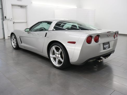 Used 2005 Chevrolet Corvette Coupe w/ Preferred Equipment Group RWD image 5