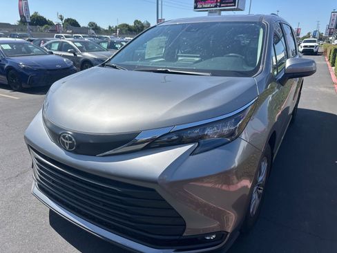 Certified 2026 Toyota Sienna XLE FWD image 2