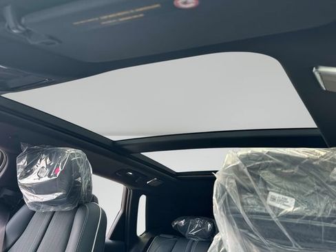 New 2026 Cadillac Lyriq Signature Sport w/ Nappa Leather Package AWD/4WD image 9