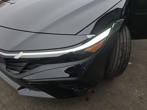 Used 2026 Hyundai Elantra Hybrid FWD image 30