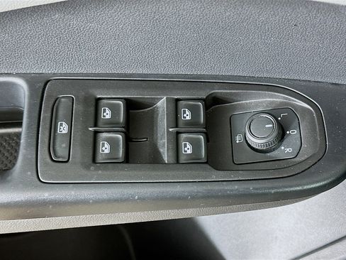 Used 2022 Volkswagen Taos SE image 15