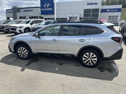 Used 2022 Subaru Outback Premium image 18