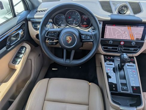 Certified 2024 Porsche Macan AWD/4WD image 19