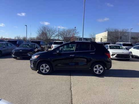 Used 2020 Chevrolet Trax LT w/ LT Convenience Package image 9