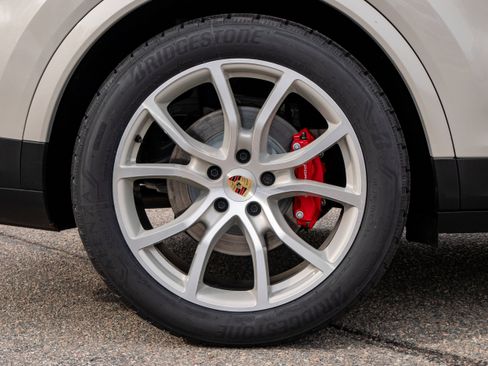 Certified 2024 Porsche Cayenne S w/ Premium Package Plus (PP1) image 18