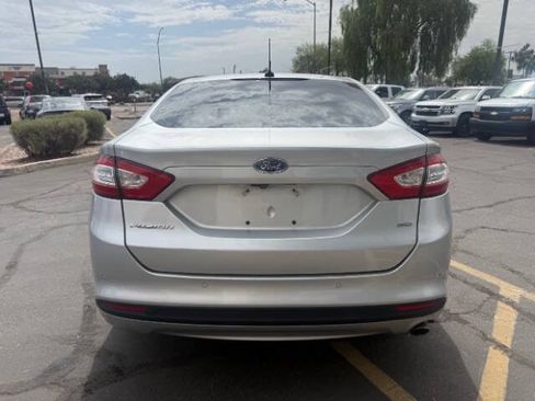 Used 2016 Ford Fusion SE FWD image 4