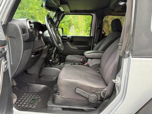 Used 2014 Jeep Wrangler Sport w/ Quick Order Package 23S AWD/4WD image 17
