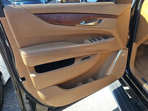 Used 2017 Cadillac Escalade ESV Platinum RWD image 10