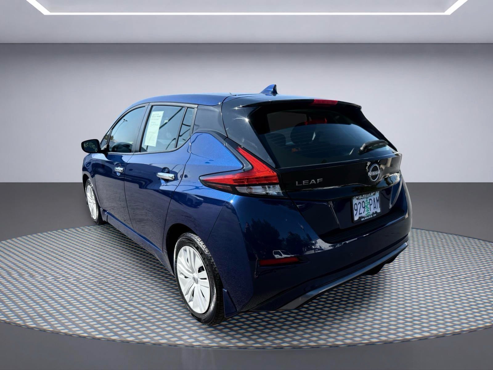 Used 2023 Nissan Leaf S FWD image 4