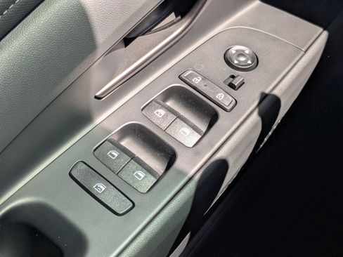New 2025 Hyundai Elantra SEL FWD image 21
