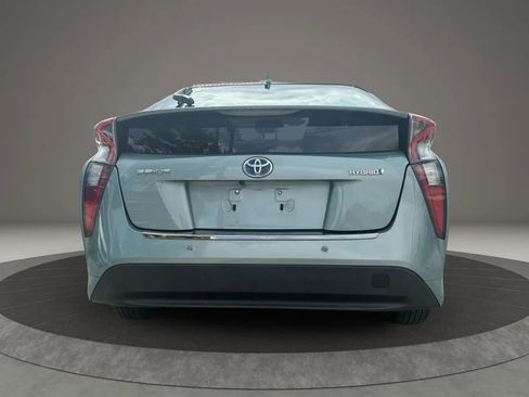 Used 2018 Toyota Prius Two image 5