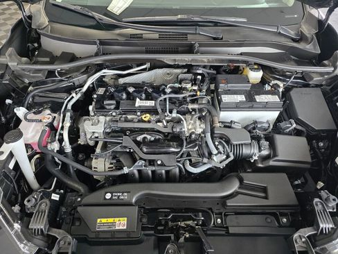 Used 2023 Toyota Corolla Cross L image 11