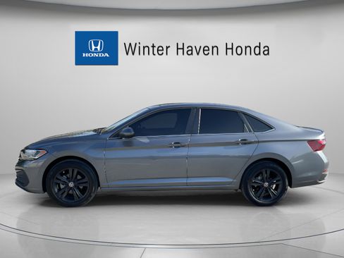 Used 2023 Volkswagen Jetta SE image 6