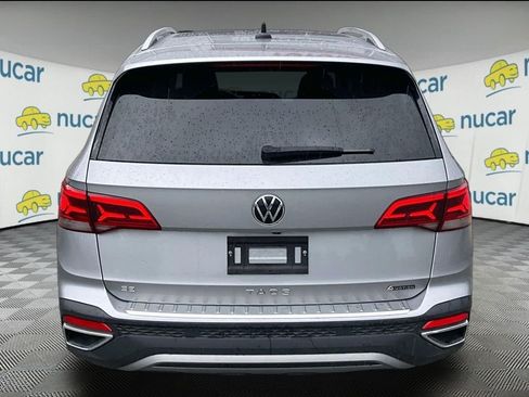 Used 2023 Volkswagen Taos SE w/ Panoramic Sunroof Package AWD/4WD image 3