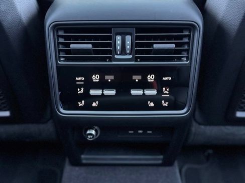 Certified 2024 Porsche Cayenne AWD/4WD image 34