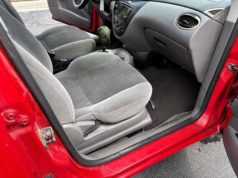 Used 2003 Ford Focus SE FWD image 9