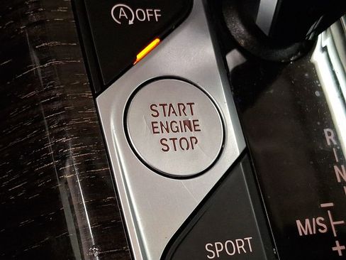 Used 2021 BMW 330i xDrive Sedan w/ Convenience Package image 21