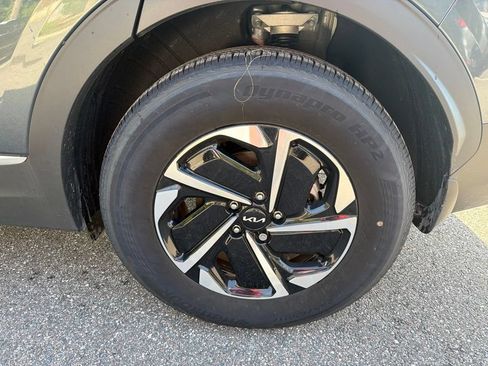 Certified 2025 Kia Sportage LX AWD/4WD image 29