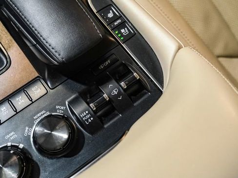 Used 2018 Lexus LX 570 4WD w/ Luxury Package image 33