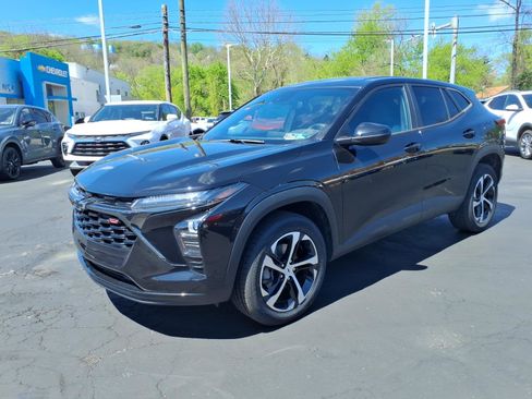 Certified 2024 Chevrolet Trax RS w/ Driver Confidence Package FWD image 1