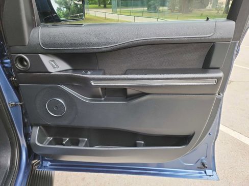 Used 2018 Ford Expedition XLT image 37