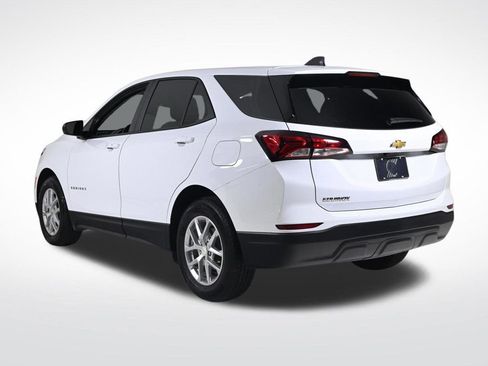 Used 2024 Chevrolet Equinox LS w/ LS Convenience Package image 3