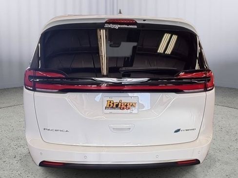 Used 2024 Chrysler Pacifica Pinnacle FWD image 5