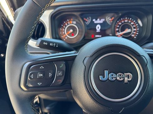 Used 2024 Jeep Gladiator Sport AWD/4WD image 34