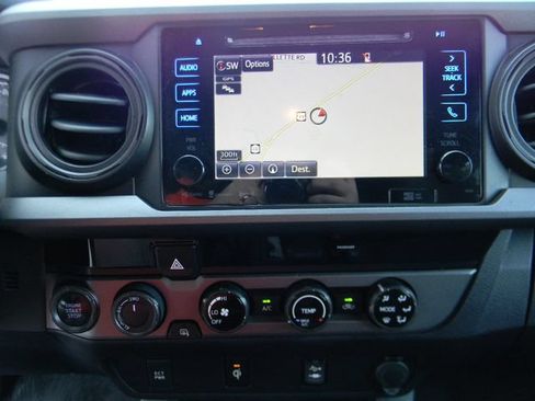 Used 2017 Toyota Tacoma TRD Sport w/ Tow Package (A/T) AWD/4WD image 13