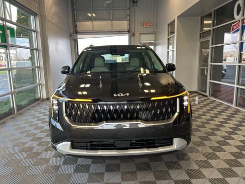 New 2026 Kia Carnival EX FWD image 2