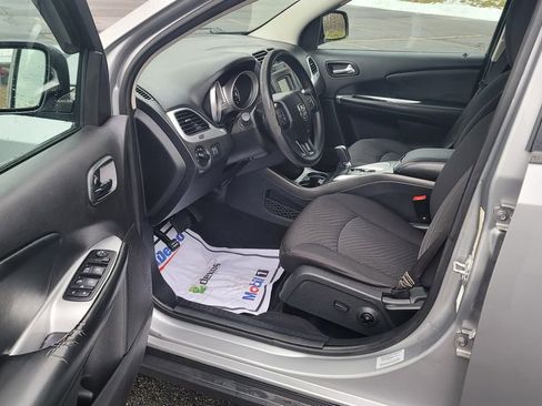 Used 2016 Dodge Journey SE w/ Flexible Seating Group image 18