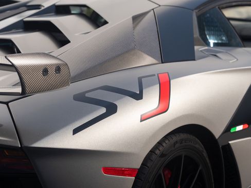 Used 2019 Lamborghini Aventador SVJ image 16