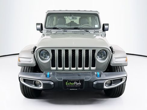 Used 2023 Jeep Wrangler Unlimited Sahara AWD/4WD image 2