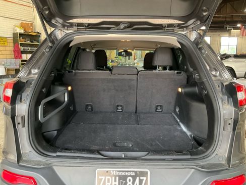 Used 2014 Jeep Cherokee Latitude w/ Cold Weather Group AWD/4WD image 20