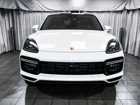 Used 2023 Porsche Cayenne Turbo S image 2