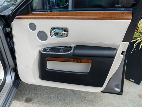 Used 2010 Rolls-Royce Ghost RWD image 56