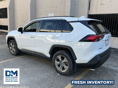 Used 2022 Toyota RAV4 XLE AWD/4WD image 4