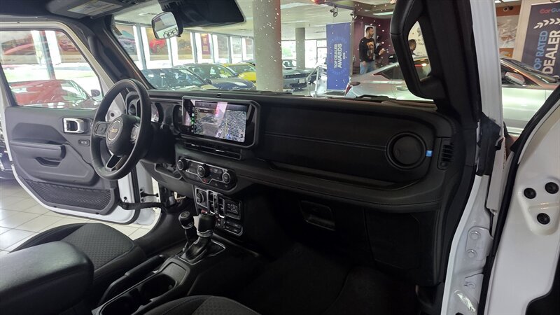 Used 2024 Jeep Wrangler Unlimited Rubicon 4xe AWD/4WD image 29