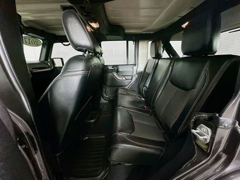 Used 2017 Jeep Wrangler Unlimited Sahara image 25