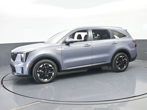 Used 2025 Kia Sorento S FWD image 2