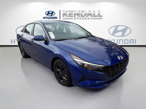 Used 2023 Hyundai Elantra SEL w/ Cargo Package image 1