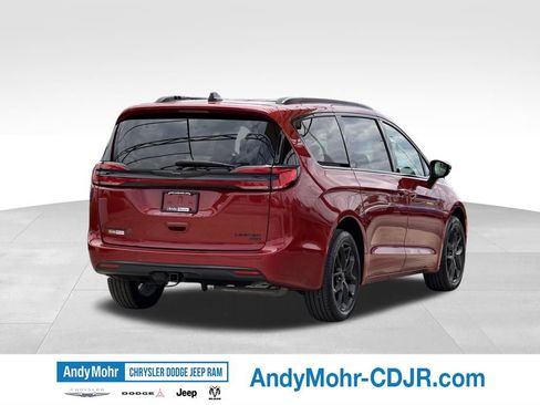 Used 2025 Chrysler Pacifica Limited w/ Uconnect Theater Family Group AWD/4WD image 8